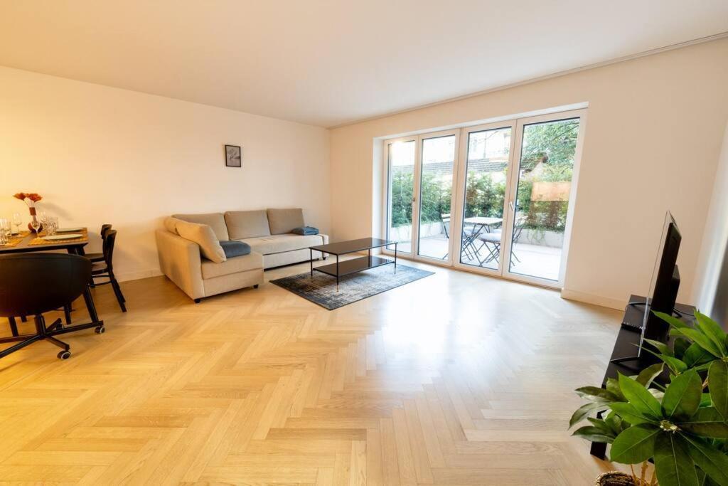 Ground Floor - Peaceful Living In The Of Apartamento Zurique