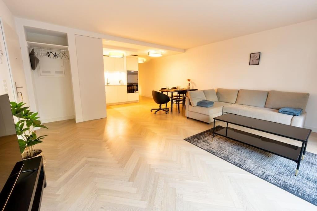 Ground Floor - Peaceful Living In The Of Apartamento *