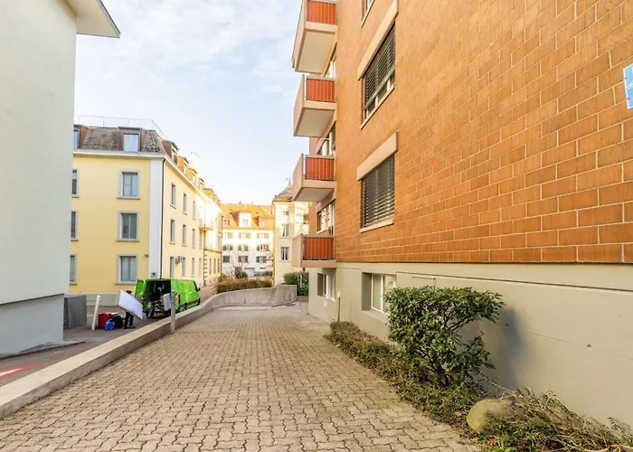 Ground Floor Apartment - Peaceful Living In The City Of Zuerich